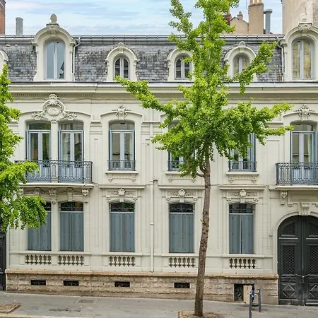 Apartment Renove Avec Gout, Centre De Saint-etienne